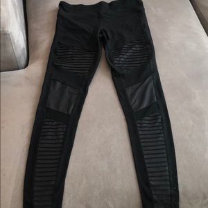 alo yoga pants